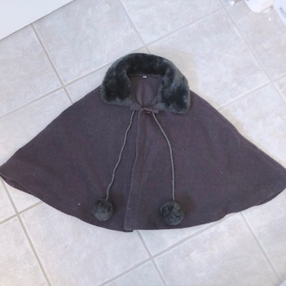 Black Pom Pom Cape Fur Children - Picture 3 of 3